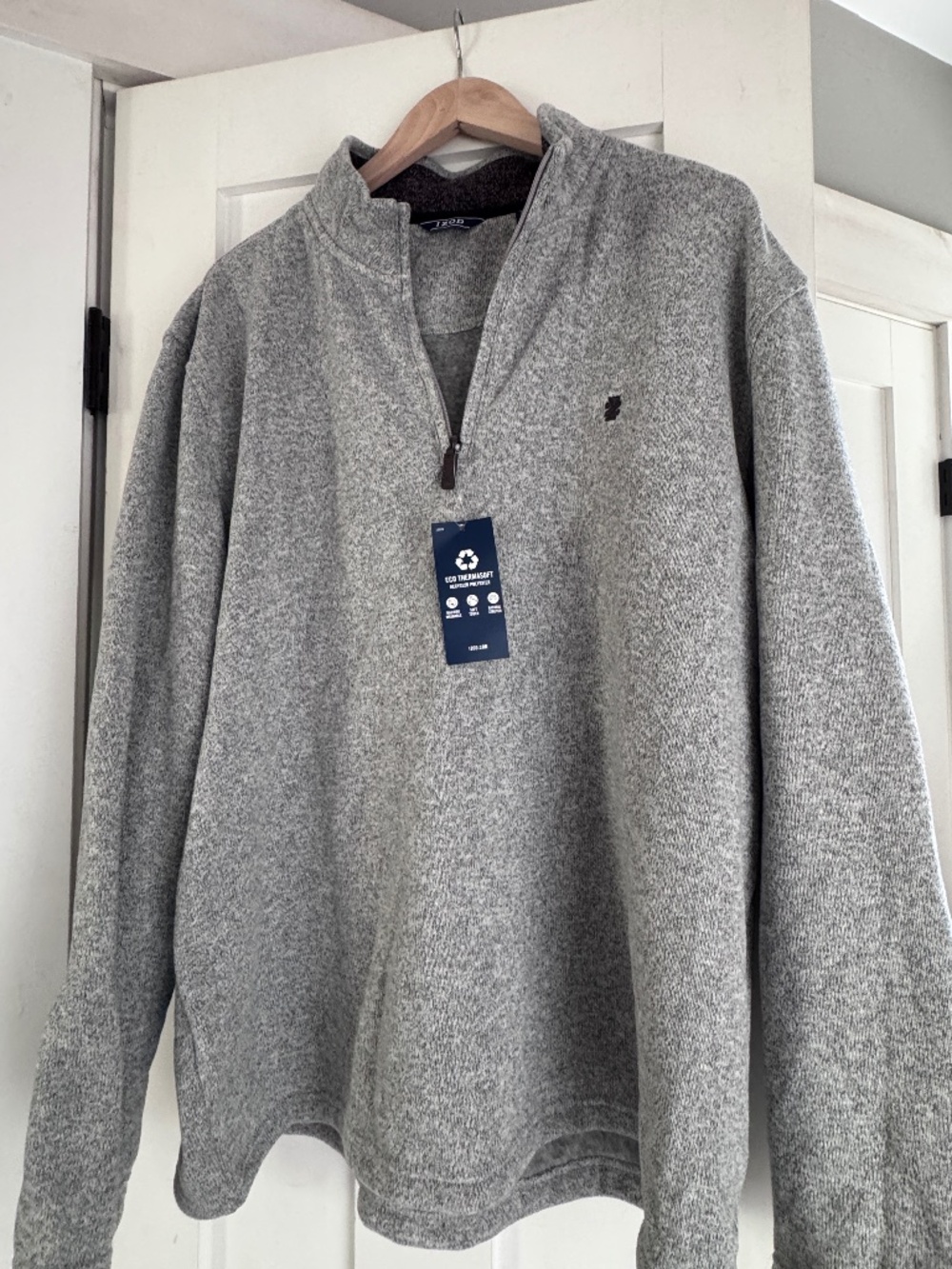 Izod fleece quarter zip sweatshirt. XXL. brand new.